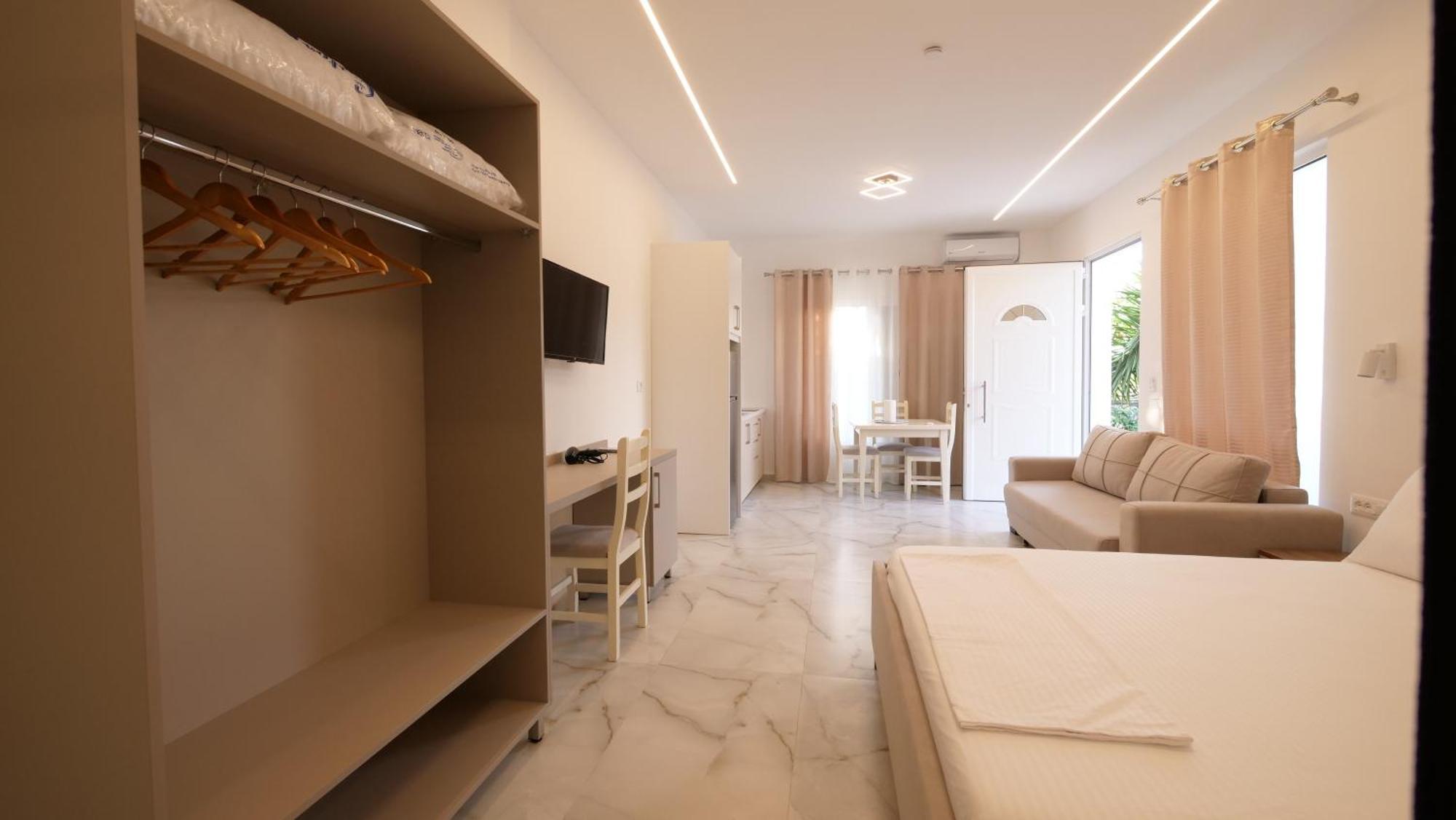 Blue Mare Apartments Саранда Екстер'єр фото