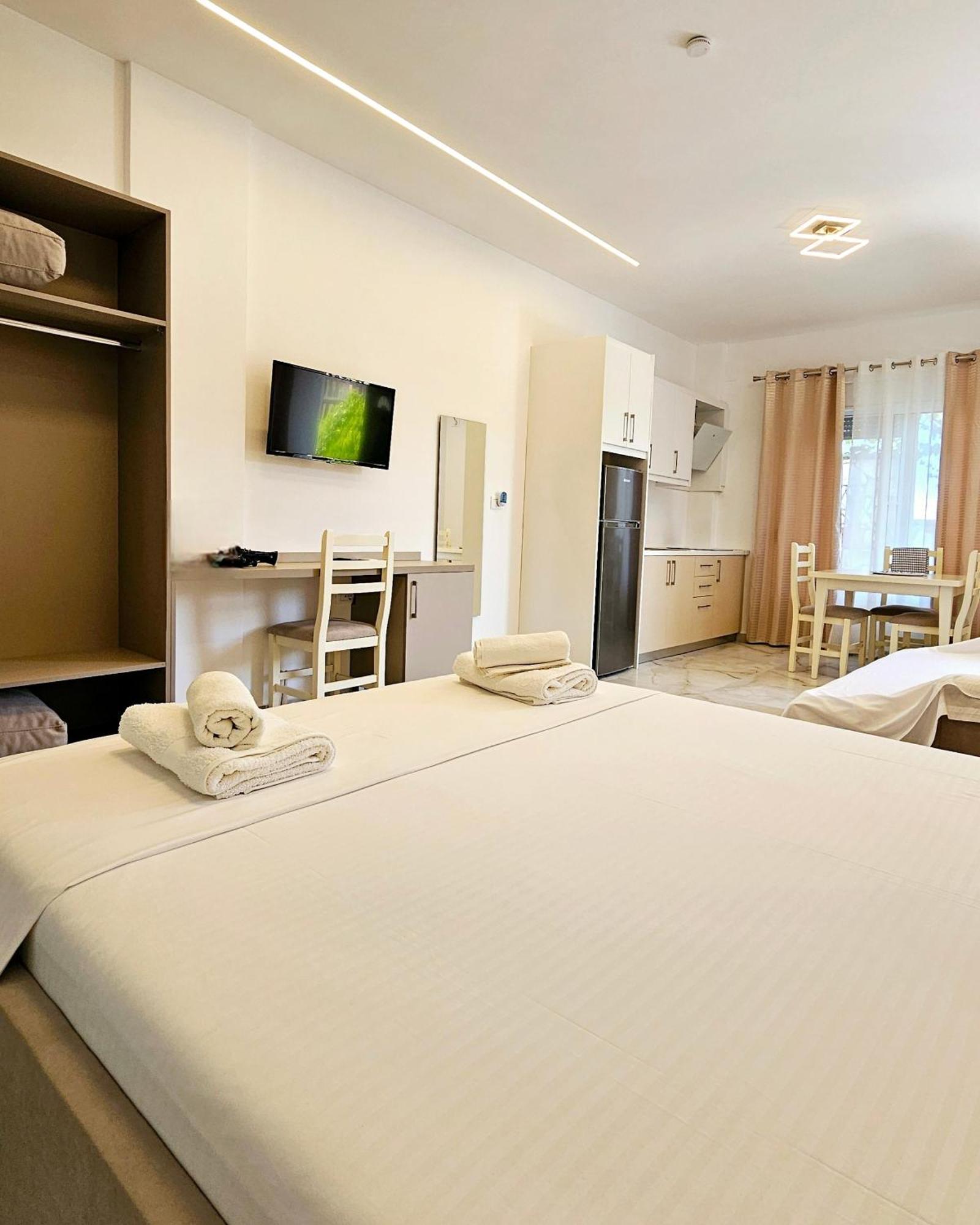 Blue Mare Apartments Саранда Екстер'єр фото